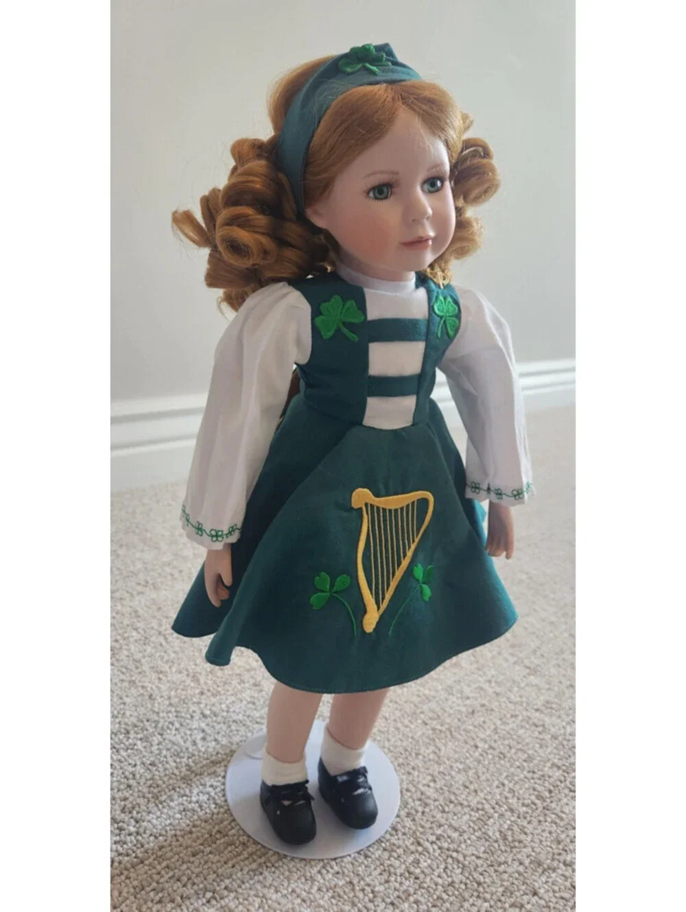 Alberon Collections Aoife Una Doll Irish Shamrock Collection Unique NIB W/Stand